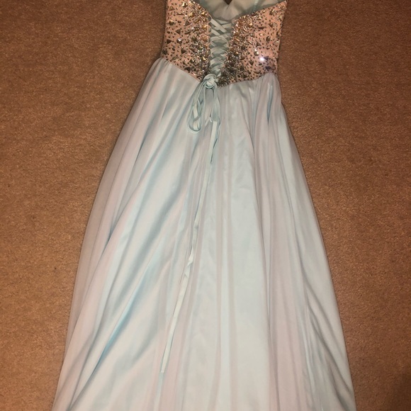 Elegant dress - Picture 2 of 4